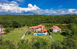 Three-Bedroom Holiday Home In Buje - 1