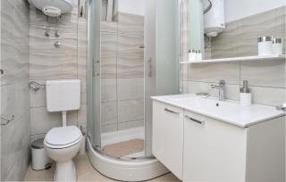Five-Bedroom Holiday Home In Gorica - 9