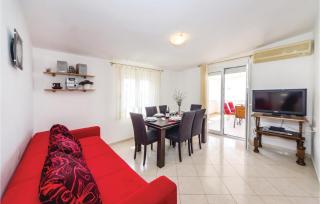 5 Bedroom Awesome Home In Privlaka - 8