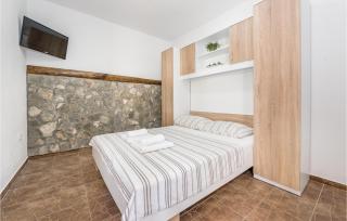 Two-Bedroom Holiday Home In Tisno - Tisno - 1