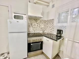 Cozy Suite apartment, WiFi! - Santa Coloma - 4