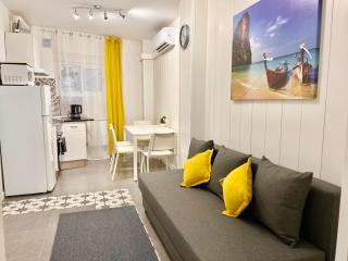 Cozy Suite apartment, WiFi! - Santa Coloma - 8