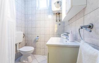 1 Bedroom Lovely Apartment In Pisak - 7