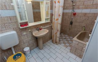 Two-Bedroom Apartment In Razanac - Ražanac - 1