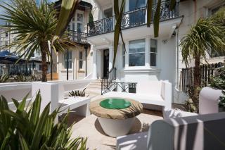 Eastcliff House & The Art Deco Flat - 5