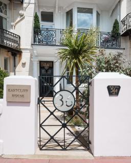 Eastcliff House & The Art Deco Flat - 9