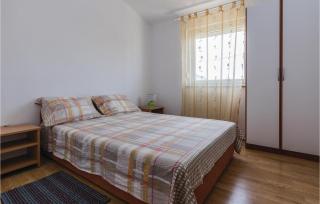 Two-Bedroom Apartment In Vir - 2
