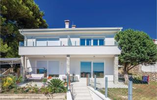 1 Bedroom Awesome Apartment In Banjol - 6