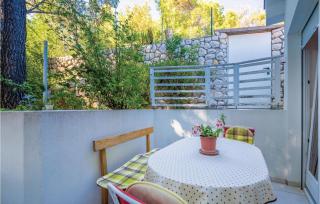 1 Bedroom Awesome Apartment In Banjol - 3