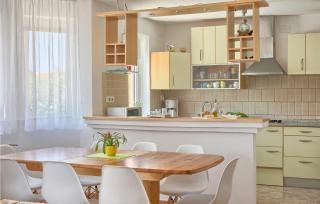Awesome Home In Stinjan With Wifi - Štinjan - 3