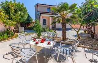 Two-Bedroom Apartment In Fazana - Fažana - 0