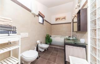 Cozy Apartment In Kastel Novi - Kastel Novi - 5