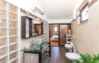 Cozy Apartment In Kastel Novi - 3