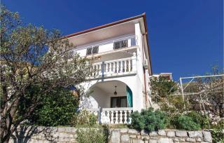 3 Bedroom Stunning Apartment In Senj - Senj - 4