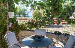 1 Bedroom Stunning Apartment In Komarna - 7