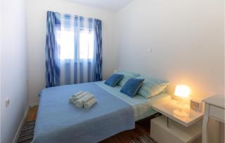 1 Bedroom Stunning Apartment In Komarna - 2