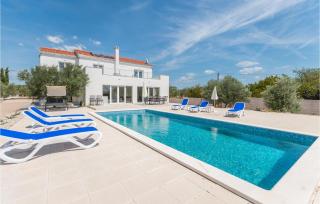 Awesome Home In Radosinovci - Pristeg - 9