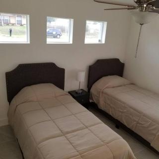 Brown's Oasis - Cape Coral - 7