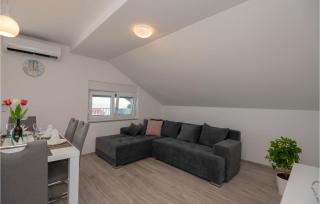 2 Bedroom Gorgeous Apartment In Podaca - Podaca - 8