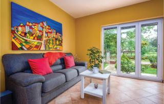 Amazing Apartment In Umag With Wifi - 1