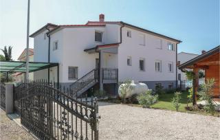 Amazing Home In Valbandon - 9
