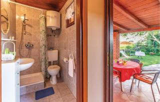Beautiful Home In Sisan With Wifi - 3