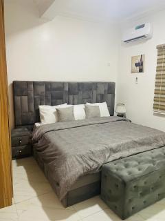 Exotic 2 BR Apartment at Wuye, Abuja - Wifi,Netflix - Abuja - 2