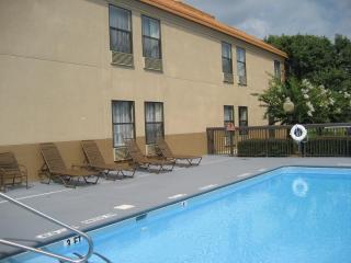SureStay Plus Hotel by Best Western Roanoke Rapids I-95 - Roanoke Rapids - 3
