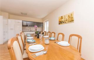 5 Bedroom Cozy Home In Biograd Na Moru - Biograd na Moru - 8