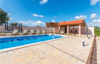 5 Bedroom Cozy Home In Biograd Na Moru - Biograd na Moru - 1