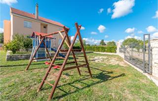 5 Bedroom Cozy Home In Biograd Na Moru - Biograd na Moru - 4