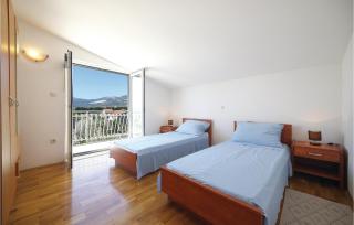 Three-Bedroom Apartment In Kastel Luksic - Kaštela - 3