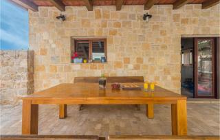 Awesome Home In Betina - 2