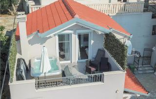Three-Bedroom Holiday Home In Suhi Potok - 7