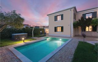 Gorgeous Home In Strada Contesa - Filipac - 2