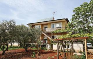 Gorgeous Apartment In Umag With Wifi - 4