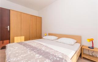 Nice Apartment In Sveti Filip I Jakov - 1