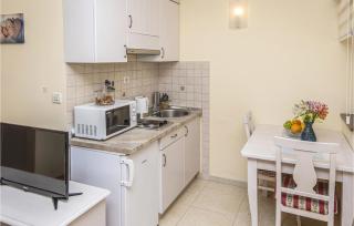 Lovely Apartment In Podstrana With Wifi - Podstrana - 6