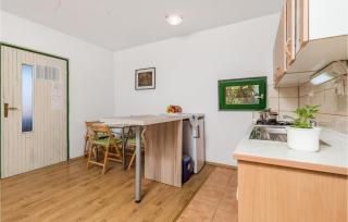 Stunning Apartment In Potocnica - Borovići - 6