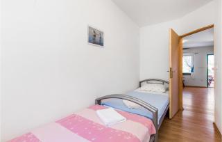 Stunning Apartment In Potocnica - Borovići - 5