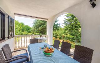 3 Bedroom Amazing Home In Malinska - Županje - 5