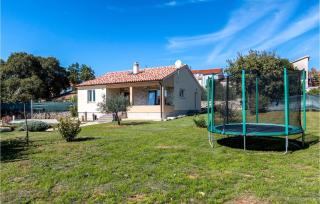 Two-Bedroom Holiday Home In Vodnjan - 8