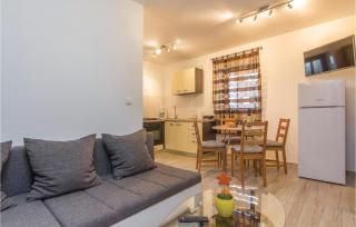 Two-Bedroom Apartment In Peroj - Peroj - 0