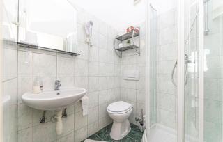 Lovely Apartment In Kastel Stafilic - 4