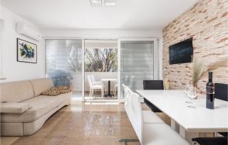 Stunning Apartment In Palit With Wifi - 9