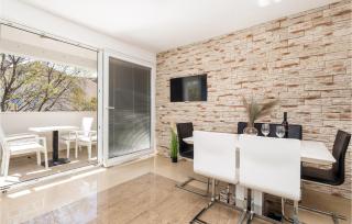 Stunning Apartment In Palit With Wifi - 6