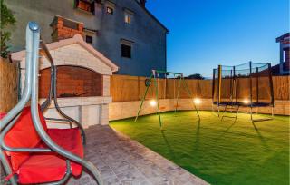 Two-Bedroom Holiday Home In Sukosan - 6