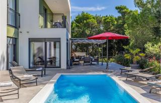4 Bedroom Cozy Home In Medulin - Medulin - 1