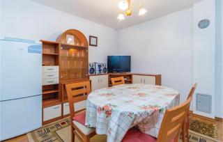 2 Bedroom Gorgeous Apartment In Knezica - 9