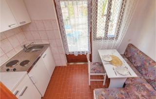 Awesome Apartment In Crikvenica - Crikvenica - 8